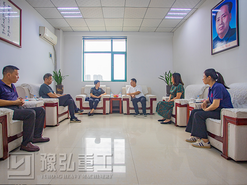 豫弘重工合作高校领导来我司校企合作会谈